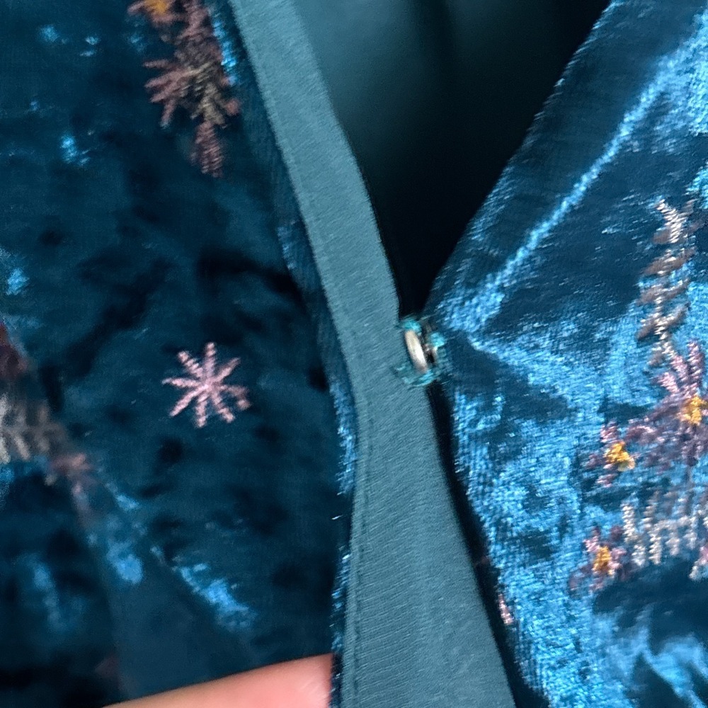 NEW Mystree Top M Teal Blue Pink Velvet Peplum Wrap Embroidered Balloon Cocktail - Picture 7 of 11